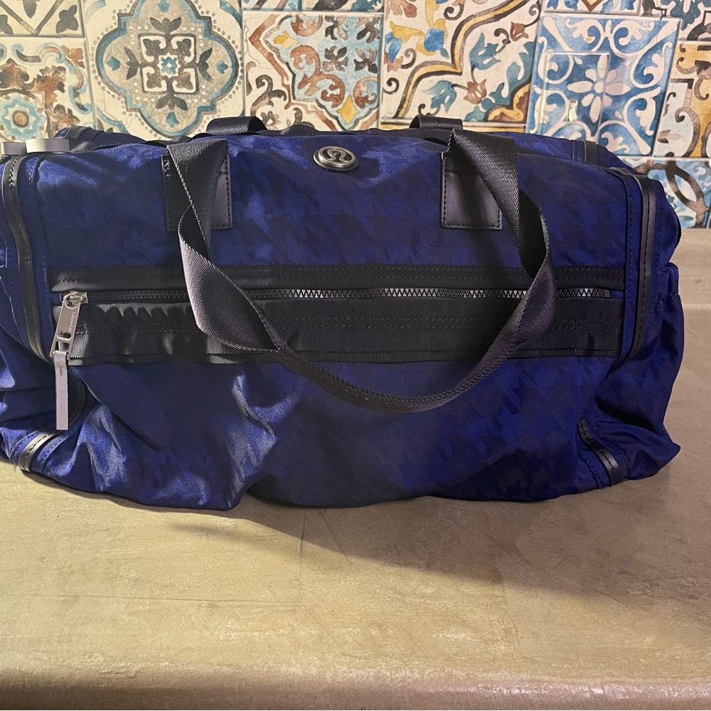 Lululemon Weekend Warrior Bag - Houndstooth Pigment Blue Black Grape Black